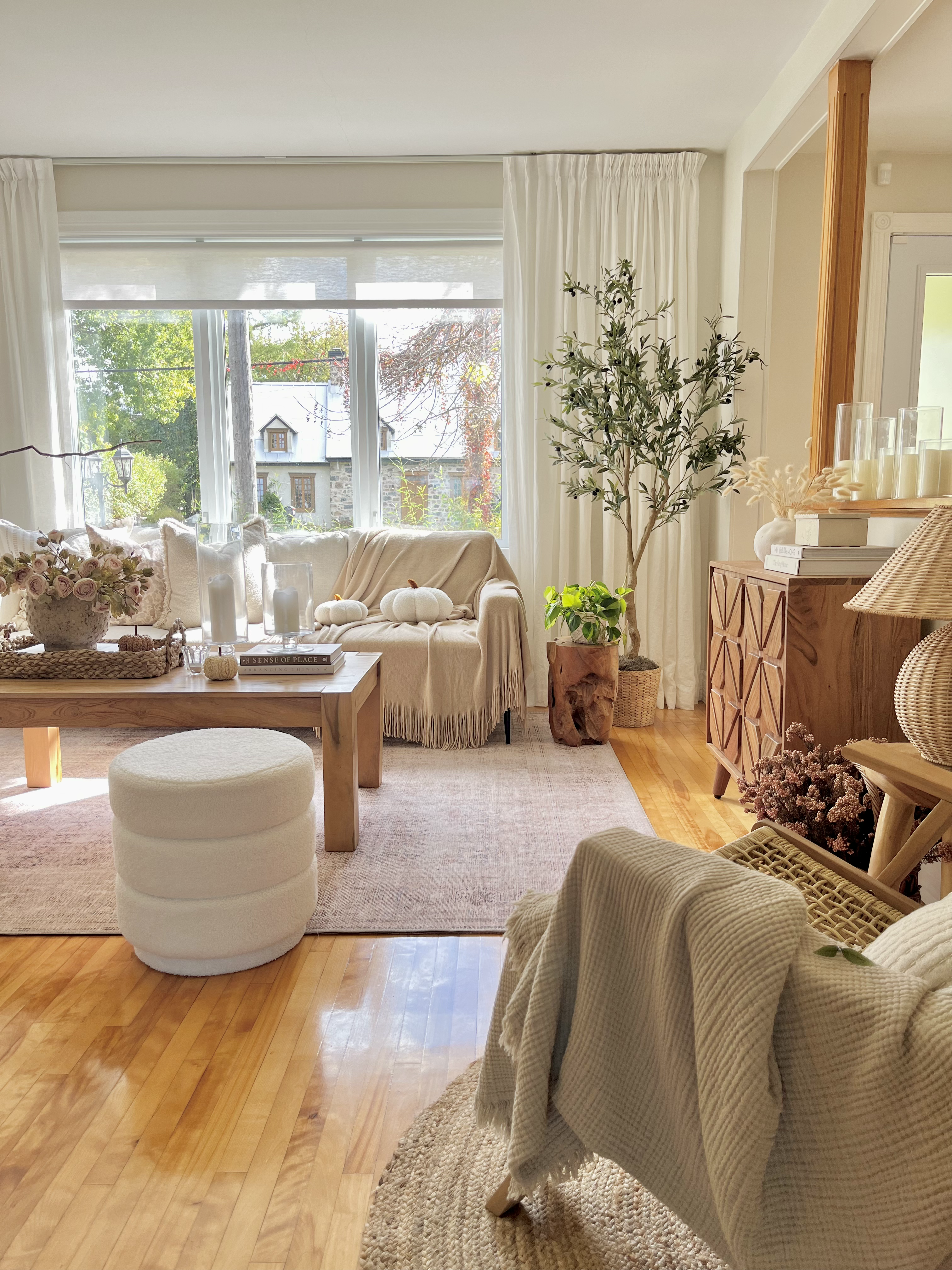 Autumn Decor: Balancing Leisure and Busyness